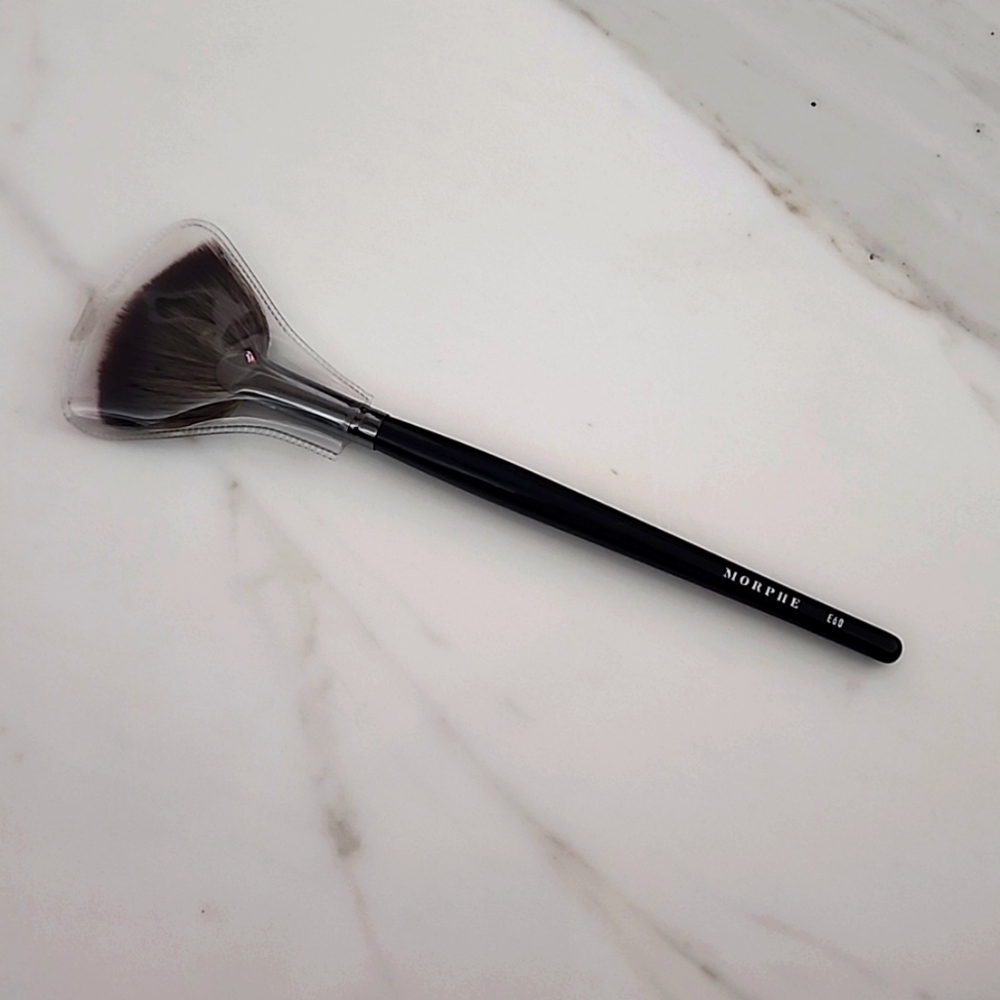 Morphe E60 Deluxe Highlighting Fan Brush